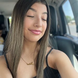 Meet your Posher, Julissa